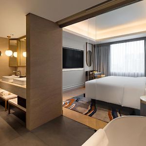 Deluxe Suite One King Bed